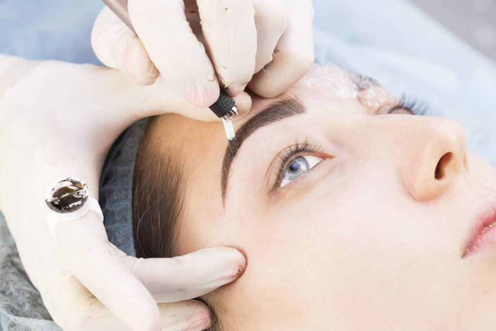 Microblading,Eyebrows,Workflow,In,A,Beauty,Salon